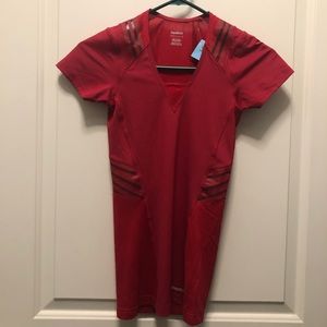 Reebok Red Black Fitted Easy Tone Short Sleeve Small
